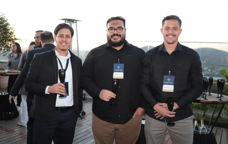 Membros do Legacy Club reunidos após uma sessão do clube